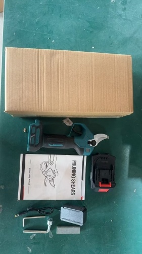 21V Electric Pruning Shear Brushless Pruning Shears with 1300mah Battery SK5 Carbon Steel Blade 35mm Cutting Diameter Built in Safety Switch, UK Plug, 1 Battery
21V Electric Pruning Shear Brushless Pruning Shears with 1300mah Battery SK5 Carbon Steel Blade 35mm Cutting Diameter Built in Safety Switch, UK Plug, 1 Battery