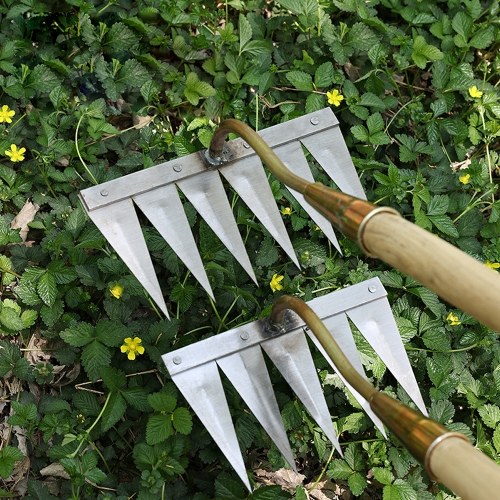 Copper Plating Hoe Weeding Rake Farm Tool Weeding Soil Turning Loosening Artifact Nail Rake Tool Artifact Harrow Agricultural Tools
Copper Plating Hoe Weeding Rake Farm Tool Weeding Soil Turning Loosening Artifact Nail Rake Tool Artifact Harrow Agricultural Tools