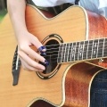 Guitar Picks Kit 10pcs Celluloid Picks + 6pcs Finger Picks + 2 Thumb Picks + Storage Box Guitar Accessories for Acoustic Guitar Beginners(Random Color Delivery)