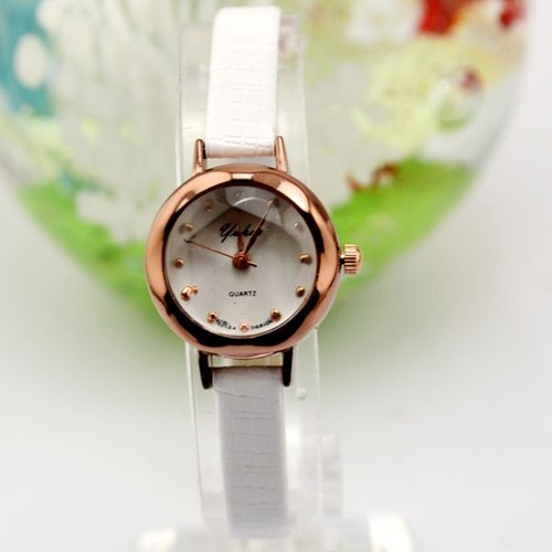 

Fashionable Vintage Women Quartz Watch Fashion Watches Wristwatch with PU Strap Band