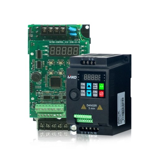 Single Phase AC220V Vector Inverter VFD Variable Frequency Converter for Stepless Motor Speed Control 2.2KW 