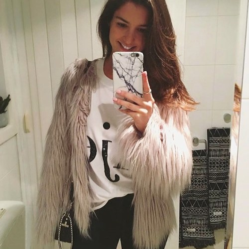 

Second Hand Winter Women Faux Fur Coat Solid Color Long Sleeve Fluffy Outerwear Short Jacket Hairy Warm Overcoat