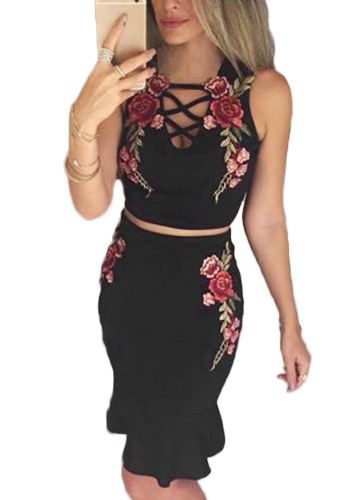 

Women Sleeveless Crop Top Skirt Set Floral Embroidered Hollow Out Lace-up Front Ruffles Casual Two Pieces