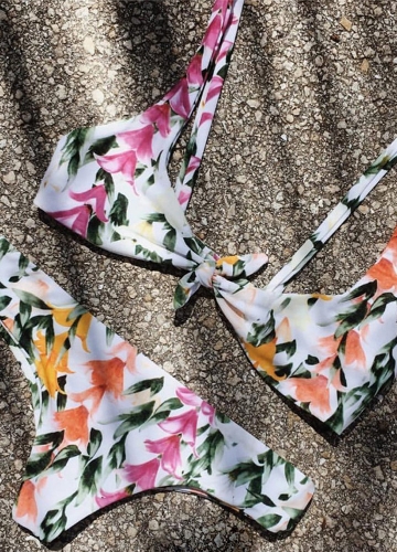 

Women Front Tie Push Up Flower Printed Beach Bikini Set
