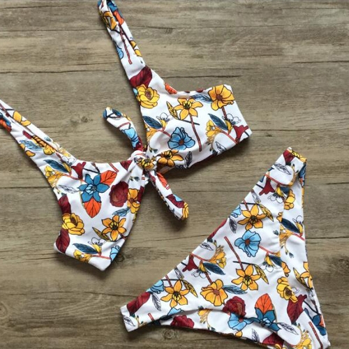 

Women Front Tie Push Up Flower Printed Beach Bikini Set