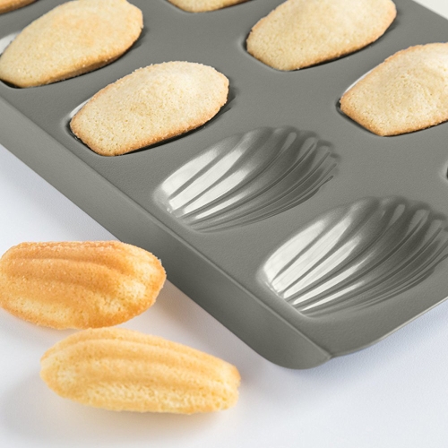 

Seashell Shape Baking Cake Carbon Steel Pan DIY Metallic Mould Professional 10-Cup Non-Stick Madeleine Mold Cookware Metal Cups