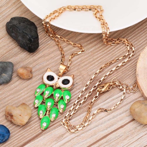 

Fashion Vintage Retro Green Crystal Rhinestone Feather Hollow Owl Pendant Necklace Sweater Chain Metal Alloy Bird Jewelry for Woman Girl