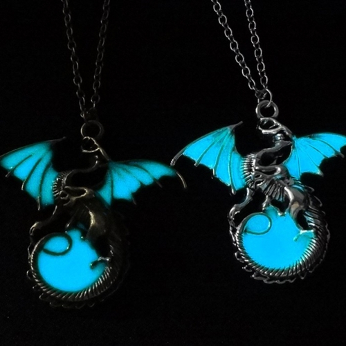 

Luminous Dragon Necklace Women Fashion Personality Pendant Alloy Necklace Party Jewelry Accessory Gift