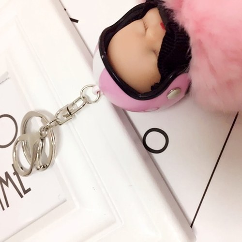 

Cute Sleeping Baby Doll Helmet Pompom Keychain Fake Fur Пушистая сумка для ключей Key Rings Автомобильный мотоцикл Key Pendant Аксессуары для ювелирных изделий Подарки Цвет Белый
