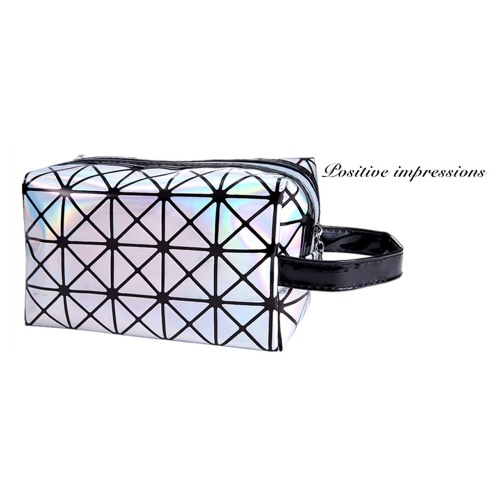 

2018 New Fashionable Geometric Cosmetic Bag For Women Luminous Makeup Cases Ladies Zipper Cosmetics Organizer Folding Travel Make Up Handbag Classic 3D Diamond Texture Clutchbag